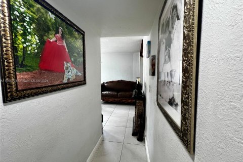 Villa ou maison à vendre à Miami Gardens, Floride: 3 chambres, 78.04 m2 № 1101925 - photo 21