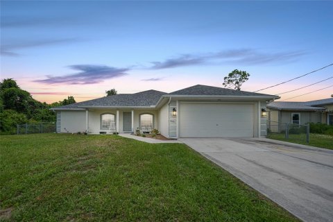 Casa en venta en North Port, Florida, 3 dormitorios, 189.06 m2 № 1280732 - foto 1