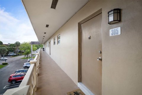 Condo in Lauderdale Lakes, Florida, 1 bedroom  № 1079985 - photo 21