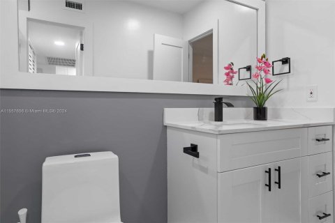 Condo in Lauderdale Lakes, Florida, 1 bedroom  № 1079985 - photo 20