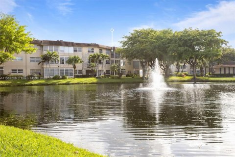 Copropriété à vendre à Lauderdale Lakes, Floride: 1 chambre, 63.55 m2 № 1079985 - photo 1