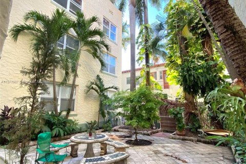 Condo in Miami Beach, Florida, 2 bedrooms  № 1128370 - photo 22