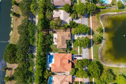 House in Miramar, Florida 4 bedrooms, 232.63 sq.m. № 1184471 - photo 3
