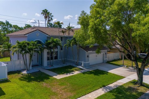 Villa ou maison à vendre à Miramar, Floride: 4 chambres, 232.63 m2 № 1184471 - photo 9