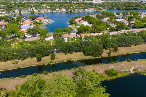 Villa ou maison à vendre à Miramar, Floride: 4 chambres, 232.63 m2 № 1184471 - photo 4