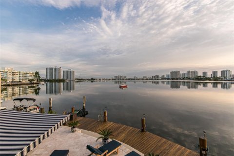 Adosado en venta en North Miami Beach, Florida, 3 dormitorios, 158.86 m2 № 1186693 - foto 24