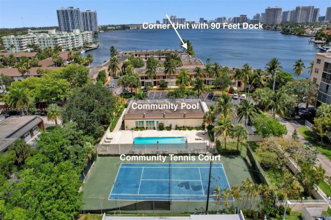 Adosado en venta en North Miami Beach, Florida, 3 dormitorios, 158.86 m2 № 1186693 - foto 27