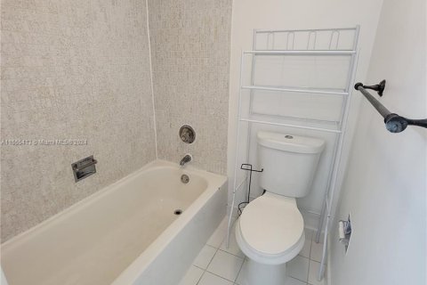 Copropriété à louer à Sunny Isles Beach, Floride: 2 chambres, 91.79 m2 № 1353896 - photo 14