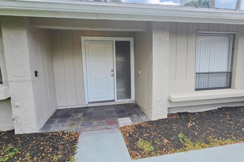 House in Cooper City, Florida 3 bedrooms, 137.22 sq.m. № 1091575 - photo 10