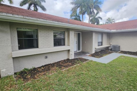 House in Cooper City, Florida 3 bedrooms, 137.22 sq.m. № 1091575 - photo 9