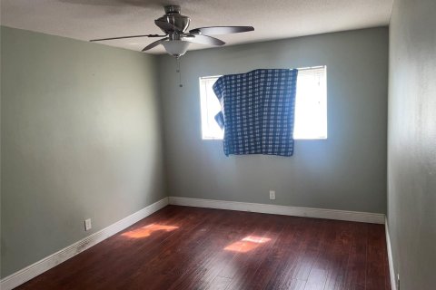 Condo in Lauderhill, Florida, 2 bedrooms  № 1007760 - photo 5