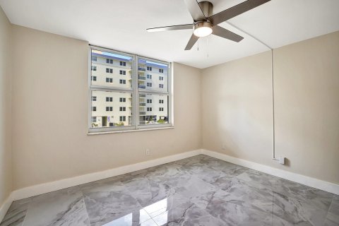 Copropriété à vendre à Hollywood, Floride: 2 chambres, 99.22 m2 № 1007416 - photo 25