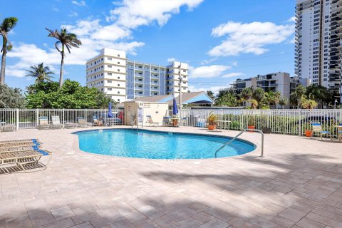 Condo in Hollywood, Florida, 2 bedrooms  № 1007416 - photo 21