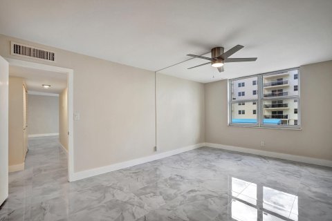 Copropriété à vendre à Hollywood, Floride: 2 chambres, 99.22 m2 № 1007416 - photo 30