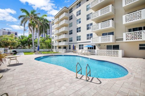 Condo in Hollywood, Florida, 2 bedrooms  № 1007416 - photo 18