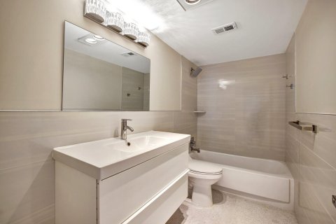 Copropriété à vendre à Hollywood, Floride: 2 chambres, 99.22 m2 № 1007416 - photo 24