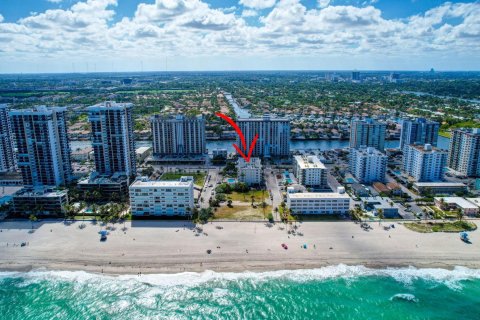 Condo in Hollywood, Florida, 2 bedrooms  № 1007416 - photo 7