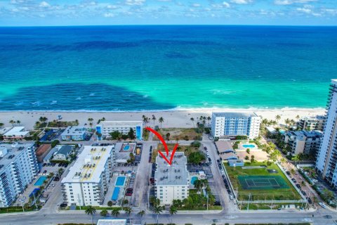 Copropriété à vendre à Hollywood, Floride: 2 chambres, 99.22 m2 № 1007416 - photo 4