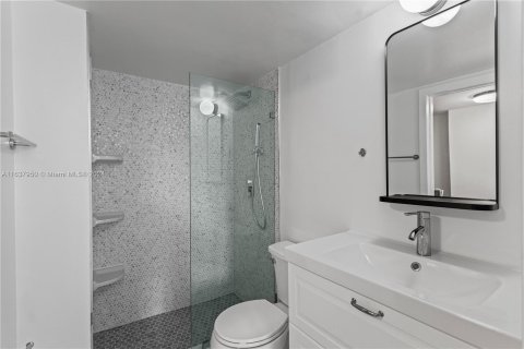 Condo in Sunny Isles Beach, Florida, 2 bedrooms  № 1310009 - photo 8