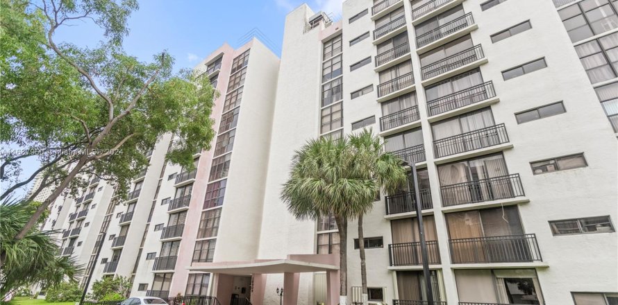 Condo in Sunny Isles Beach, Florida, 2 bedrooms  № 1310009