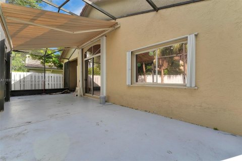 Villa ou maison à vendre à Pembroke Pines, Floride: 4 chambres, 204.57 m2 № 1310010 - photo 24