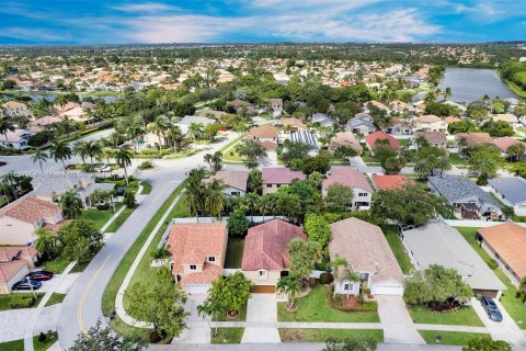 Villa ou maison à vendre à Pembroke Pines, Floride: 4 chambres, 204.57 m2 № 1310010 - photo 29