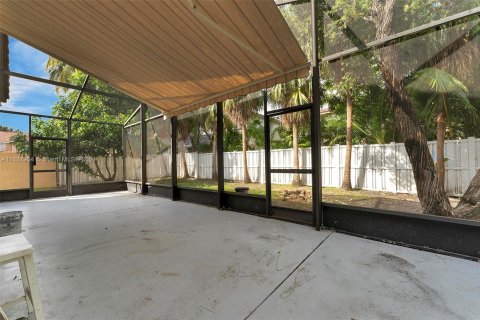 Villa ou maison à vendre à Pembroke Pines, Floride: 4 chambres, 204.57 m2 № 1310010 - photo 25