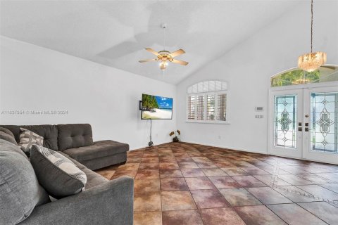 Villa ou maison à vendre à Pembroke Pines, Floride: 4 chambres, 204.57 m2 № 1310010 - photo 2