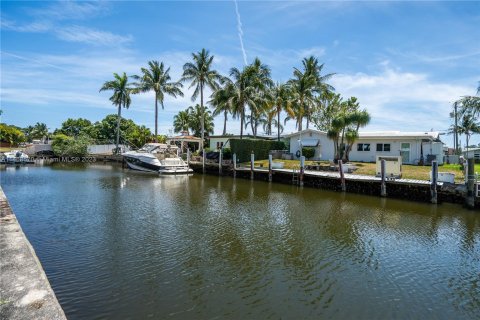 Immobilier commercial à vendre à Dania Beach, Floride № 802505 - photo 13