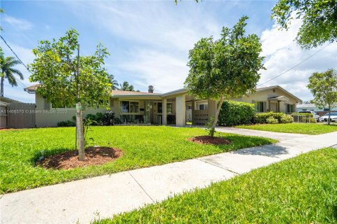 Купить коммерческую недвижимость в Дания-Бич, Флорида № 802505 - фото 5