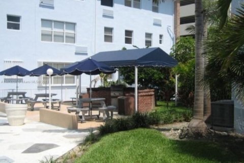 Condominio en venta en Hollywood, Florida, 2 dormitorios, 133.31 m2 № 802419 - foto 25