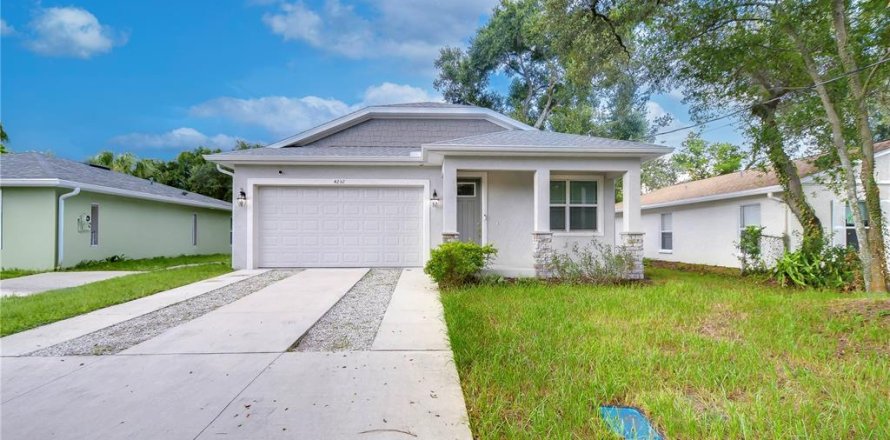 House in Tampa, Florida 3 bedrooms, 153.66 sq.m. № 1344231