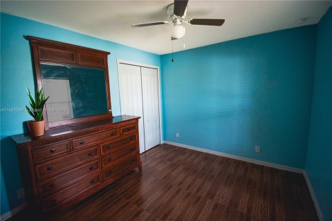 Casa en venta en Lehigh Acres, Florida, 3 dormitorios № 876258 - foto 9