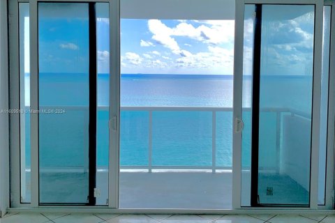 Condominio en venta en Hallandale Beach, Florida, 2 dormitorios, 100.33 m2 № 1231866 - foto 3