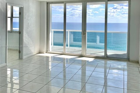 Copropriété à vendre à Hallandale Beach, Floride: 2 chambres, 100.33 m2 № 1231866 - photo 5