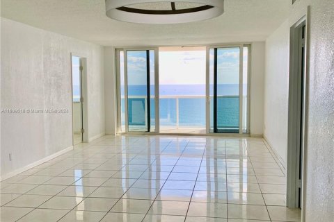 Condominio en venta en Hallandale Beach, Florida, 2 dormitorios, 100.33 m2 № 1231866 - foto 6