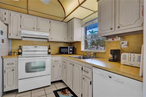 Copropriété à vendre à Sunrise, Floride: 1 chambre, 69.68 m2 № 1008905 - photo 11