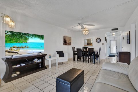 Copropriété à vendre à Sunrise, Floride: 1 chambre, 69.68 m2 № 1008905 - photo 8