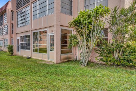 Condo in Sunrise, Florida, 1 bedroom  № 1008905 - photo 19