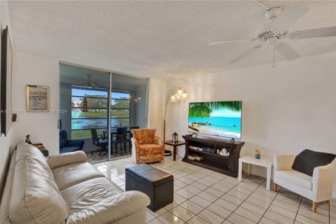 Copropriété à vendre à Sunrise, Floride: 1 chambre, 69.68 m2 № 1008905 - photo 2