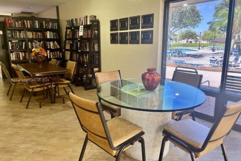 Condo in Sunrise, Florida, 1 bedroom  № 1008905 - photo 27