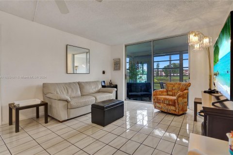 Copropriété à vendre à Sunrise, Floride: 1 chambre, 69.68 m2 № 1008905 - photo 3