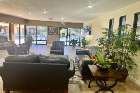 Condo in Sunrise, Florida, 1 bedroom  № 1008905 - photo 26