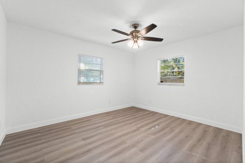 Casa en venta en Jensen Beach, Florida, 2 dormitorios, 170.94 m2 № 1217349 - foto 13