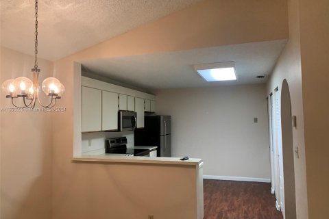 Condo in Plantation, Florida, 1 bedroom  № 1357273 - photo 17