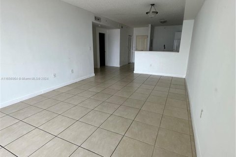 Copropriété à louer à Miami, Floride: 2 chambres, 80.45 m2 № 1357275 - photo 3