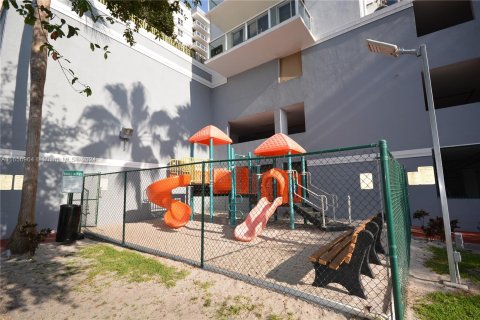 Condo in Miami, Florida, 2 bedrooms  № 1357275 - photo 26