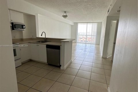 Condominio en alquiler en Miami, Florida, 2 dormitorios, 80.45 m2 № 1357275 - foto 1