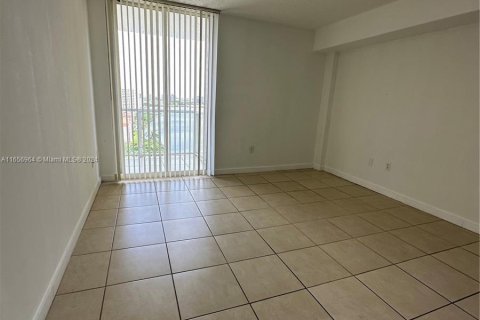 Copropriété à louer à Miami, Floride: 2 chambres, 80.45 m2 № 1357275 - photo 5