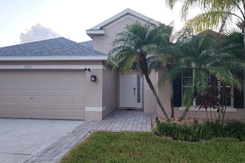 House in Tampa, Florida 3 bedrooms, 141.4 sq.m. № 1337326 - photo 1